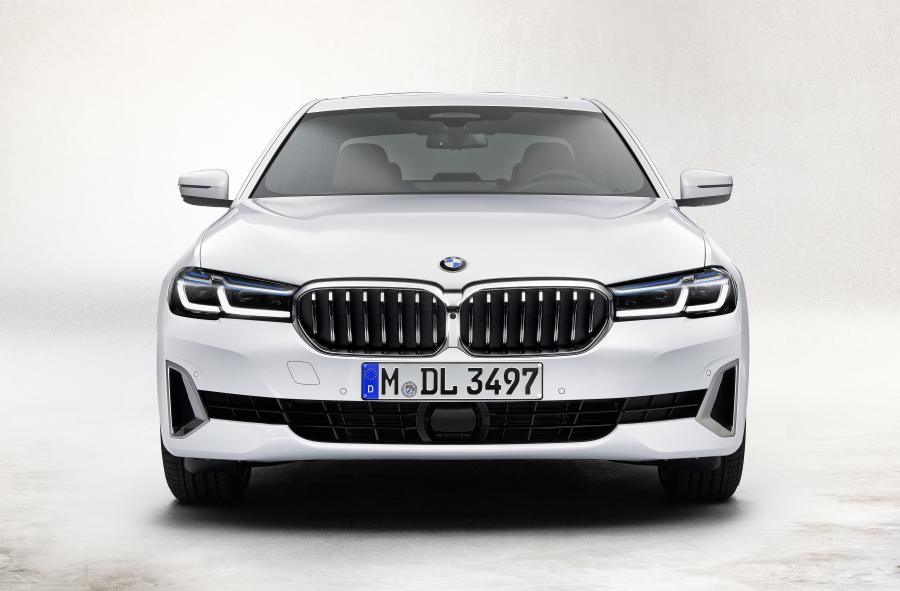  BMW 540i Luxury Line (G30) 2020 года  (WW) (фото 12 из 29)
